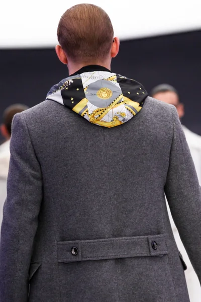 Look 16
